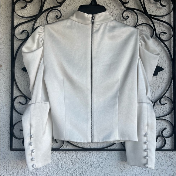 Alice + Olivia Cream/White Satin Puff Sleeve Blouse size 6 - Picture 3 of 9